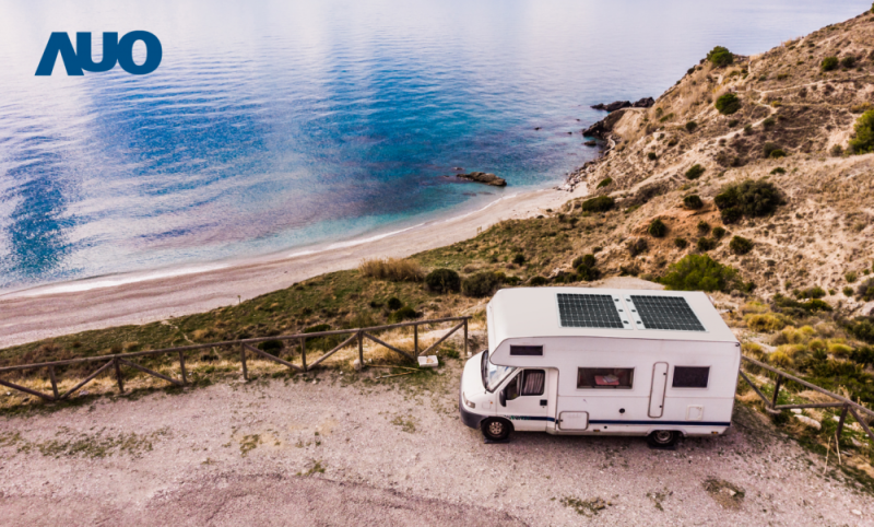 「可撓輕量化太陽光電板SunCurva」使用輕量特殊耐候型複合板取代傳統太陽能板的玻璃前板，不僅降低70%重量，每米平方僅3Kg；具有抗衝擊性能及通過電磁相容性測試，可應用於交通運輸工具，如露營車、遊艇等